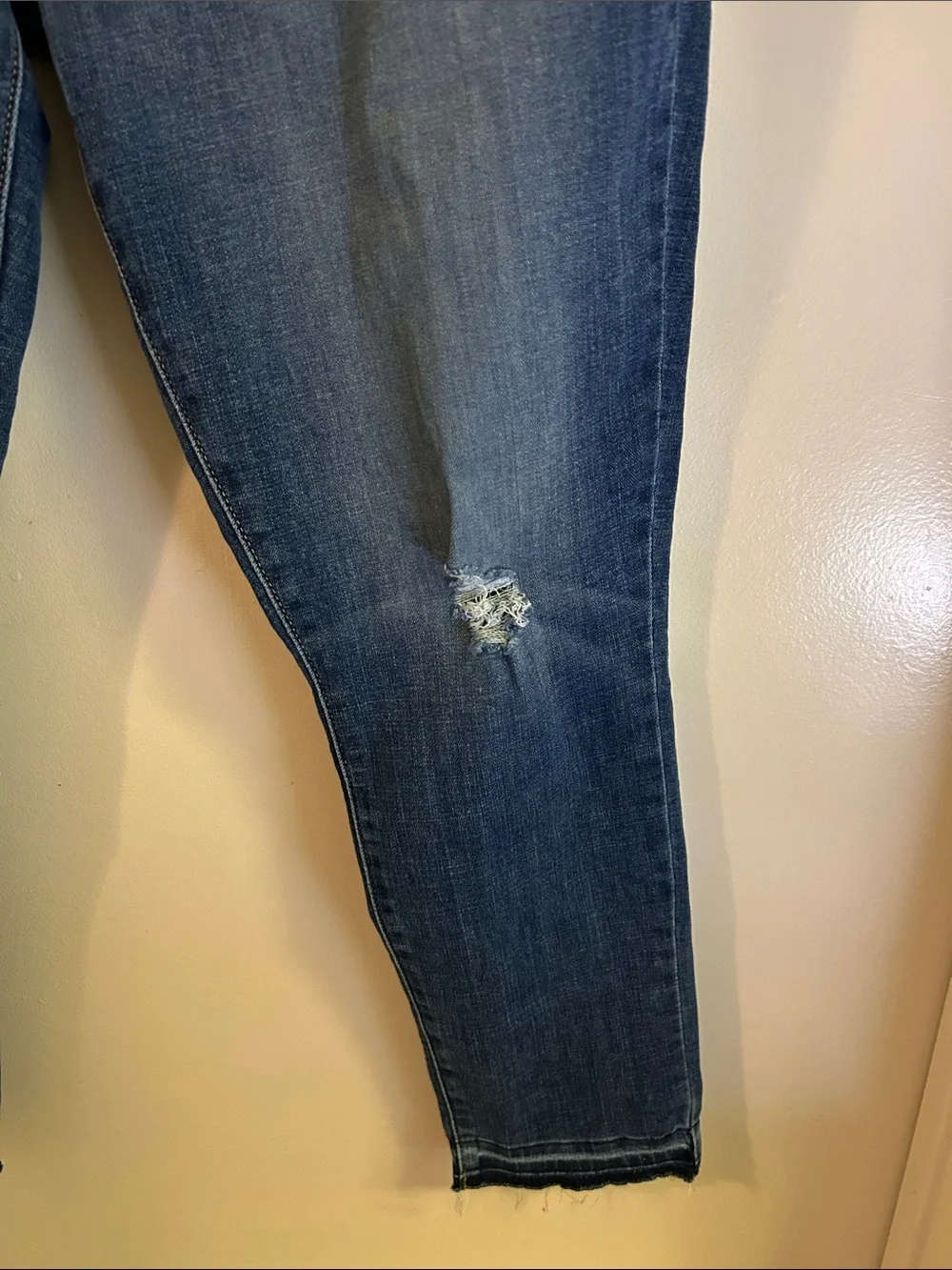 Levi's Women’s Dark Blue Skinny Jeans with Light Distressing